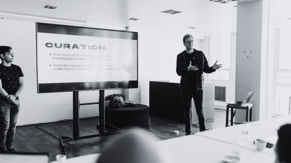 How to Calm Down Before a Presentation (Fast and Naturally)